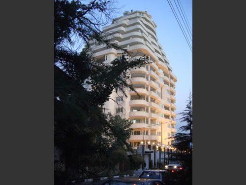 Teheran - Luxus-Hochhaus in Zaferanieh