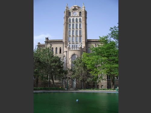 tabriz, uhrwerk am rathaus-gebäude: mit iran erlebnis reisen